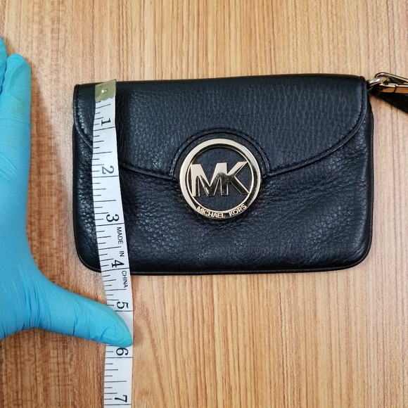 ❗SALE❗Michael Kors Wristlet - Picture 8 of 12